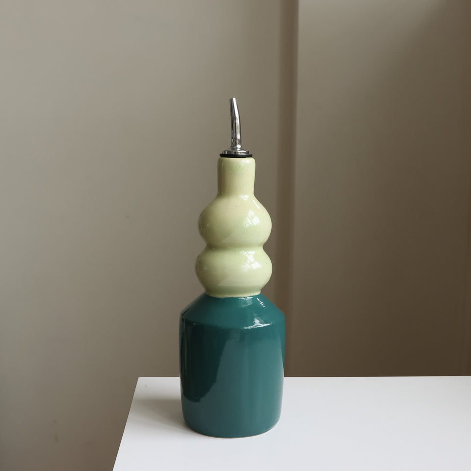 Oil pourer