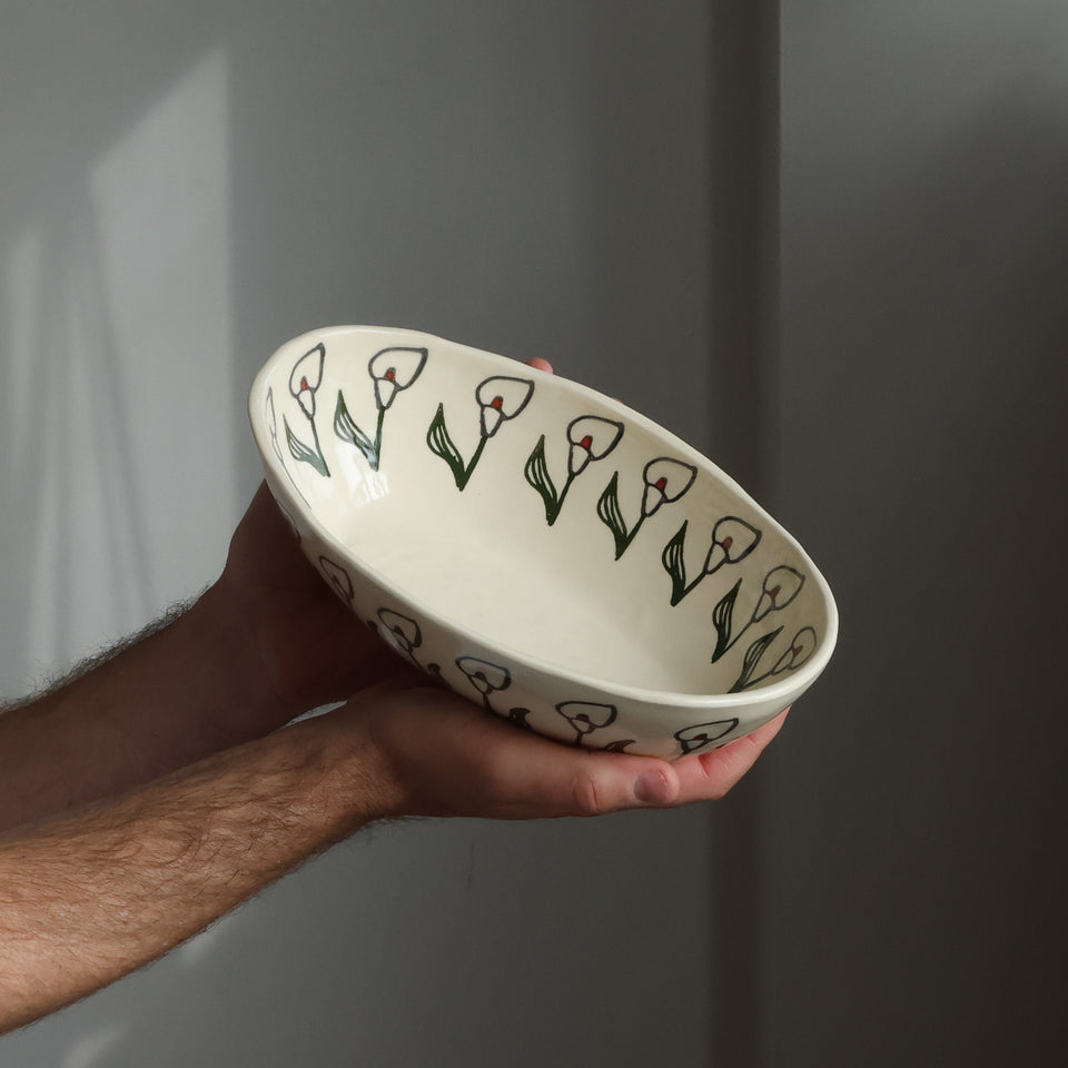 Oval serving bowl