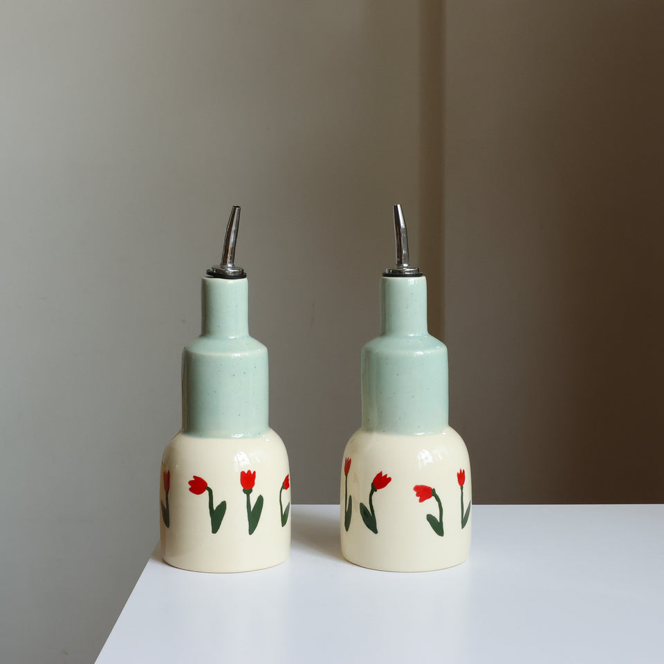 Oil pourer