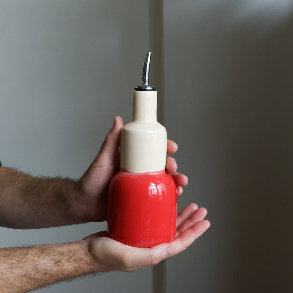Oil pourer