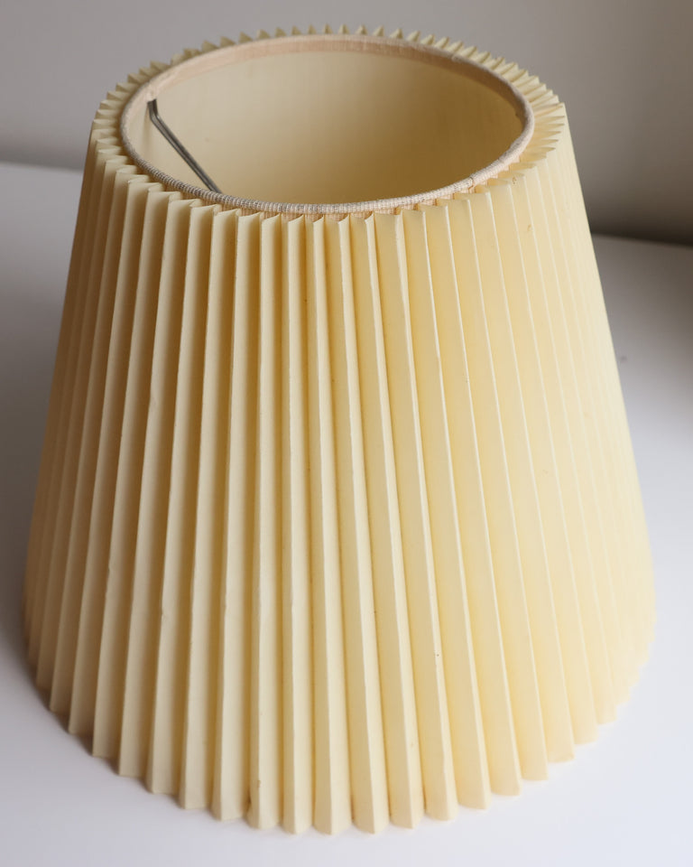 Table lamp: pedestal